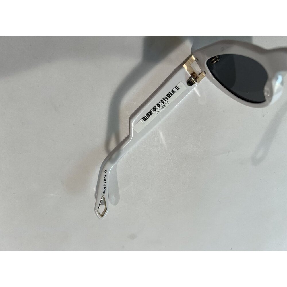Quay Cateye Sunglasses in White - Picture 4 of 4